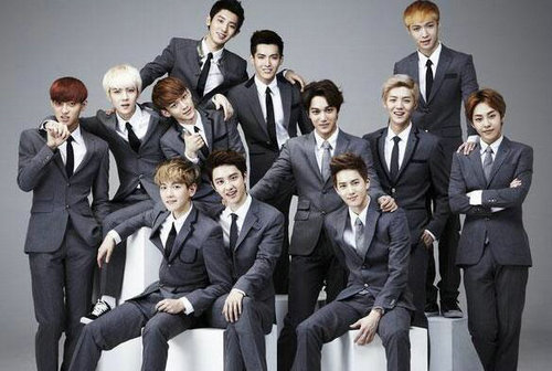 有一天，金灿灿发现EXO的十二位花*男美**是她的邻居……