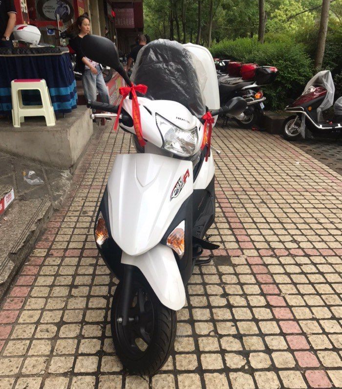 图便宜买车,本田e影110国三版