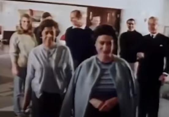 英女王下令封杀50年！王室私生活*片禁**遭泄露，百万人在线吃瓜