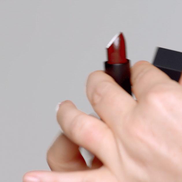 李佳琦omg这个产品也太好用了吧,李佳琦被称为美妆界的代名词