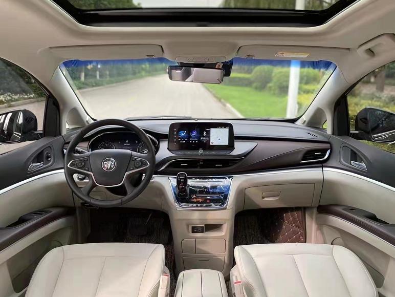 别克gl8商务车2.4经典用车体验,别克gl8商务车3.0旗舰车更修长