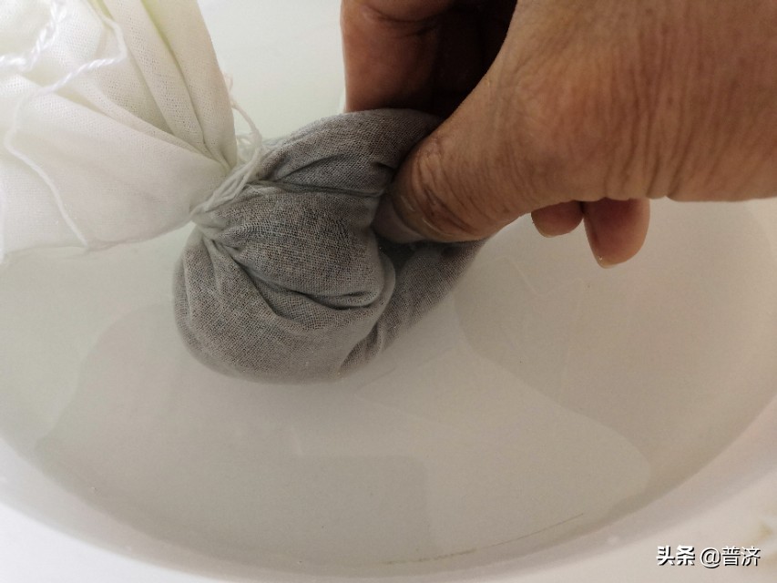 凉粉怎么做冷饮好吃,自制低热量凉粉