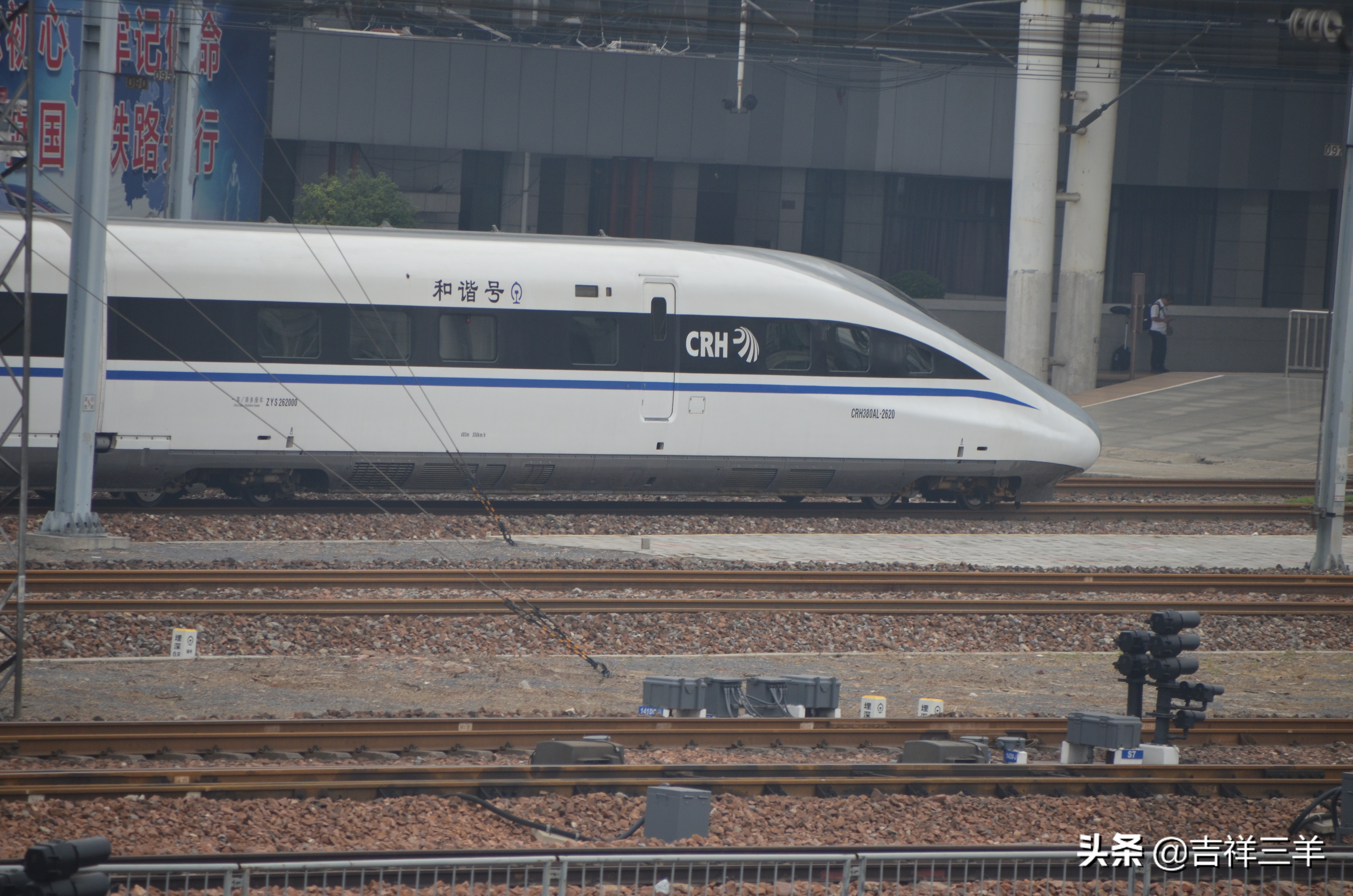 高铁和动车一等座的区别,动车和高铁区别哪个省油