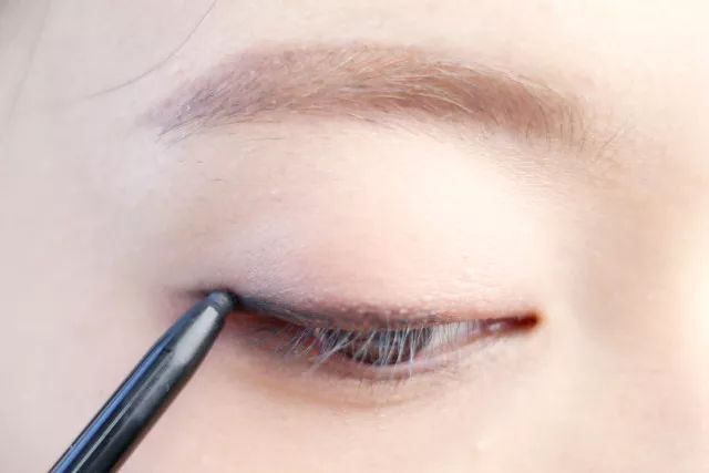 画眼线简单好看,画眼线要不要画下眼线
