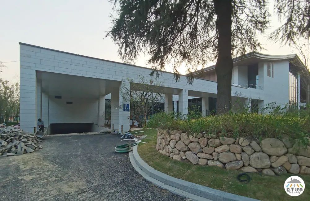 临平体育馆改扩建有篮球场吗,体育公园篮球场施工