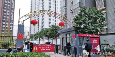 开发商扣押房产证和契税发票,开发商让业主交车位费合法吗