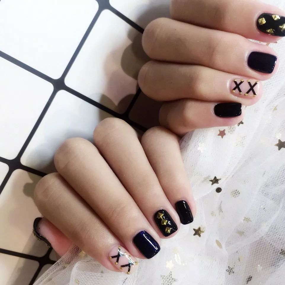 美甲什么颜色显得花哨好看,儿童美甲推荐不花哨