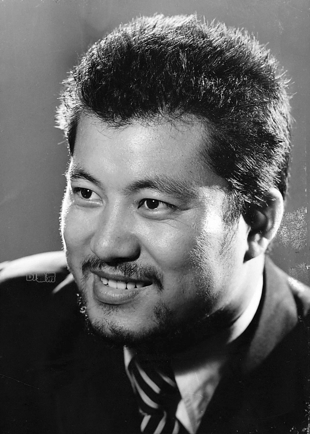 罕见老照片80年代男星,80岁老戏骨全部照片