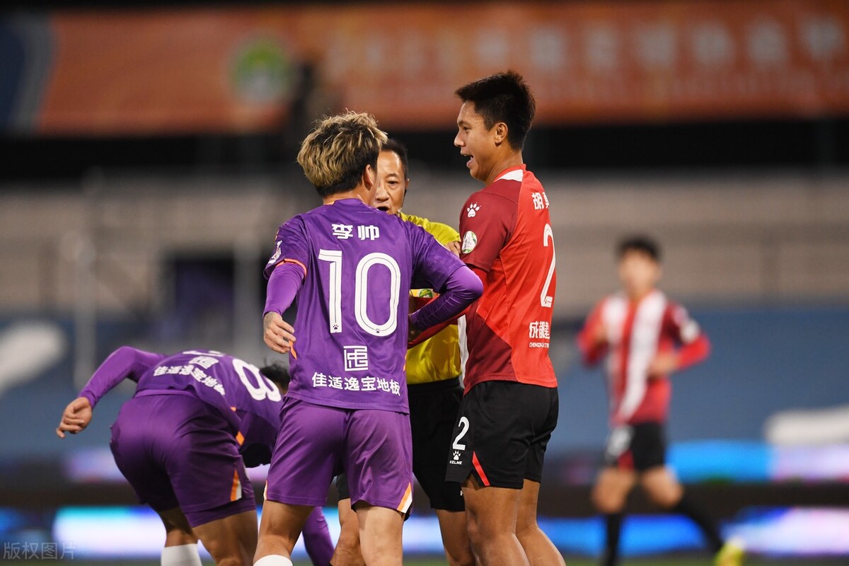 中甲成都首败,中甲现惊天误判川足补时绝杀