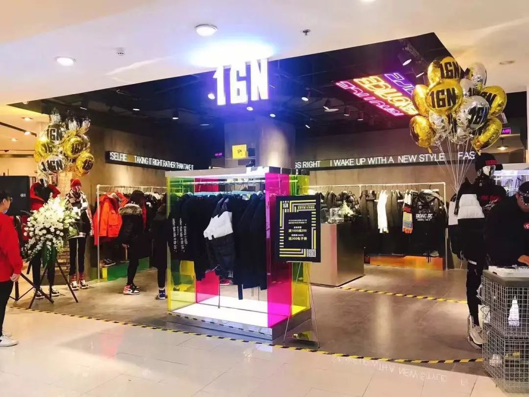 觉得太平鸟、GXG、卡宾不够潮？这个潮流男装可能正对你胃口！