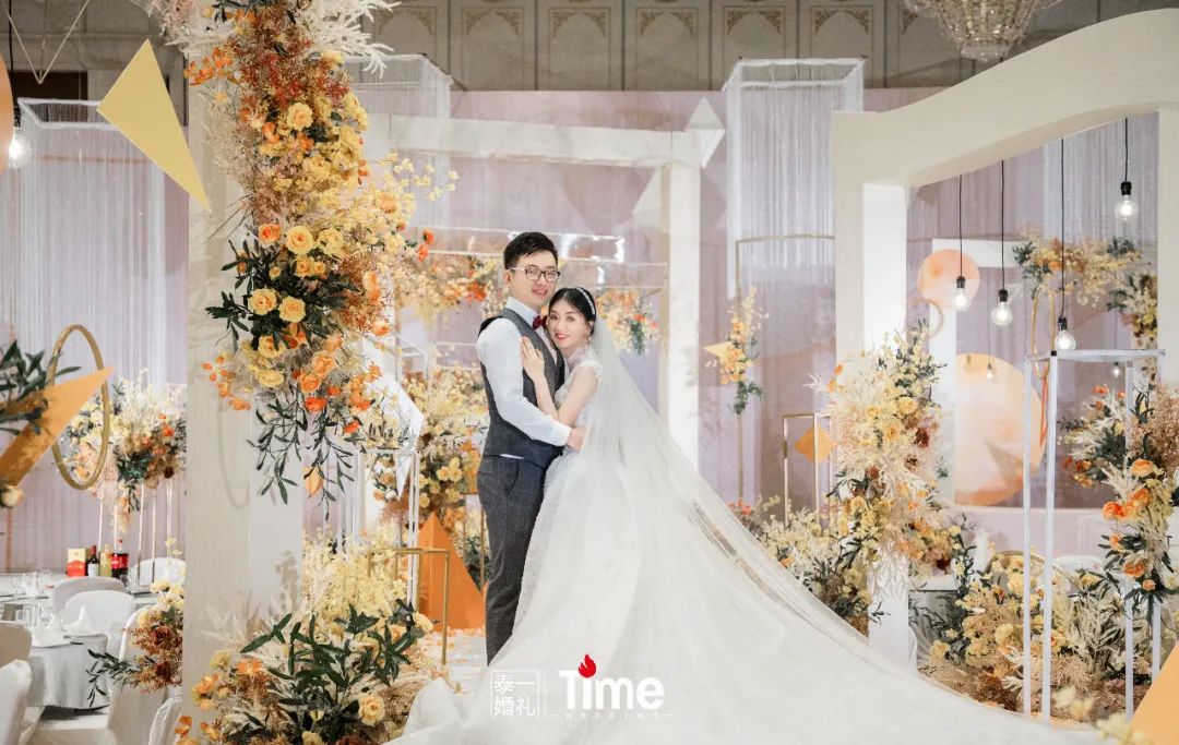 准新娘挑婚纱视频,教你选婚纱照