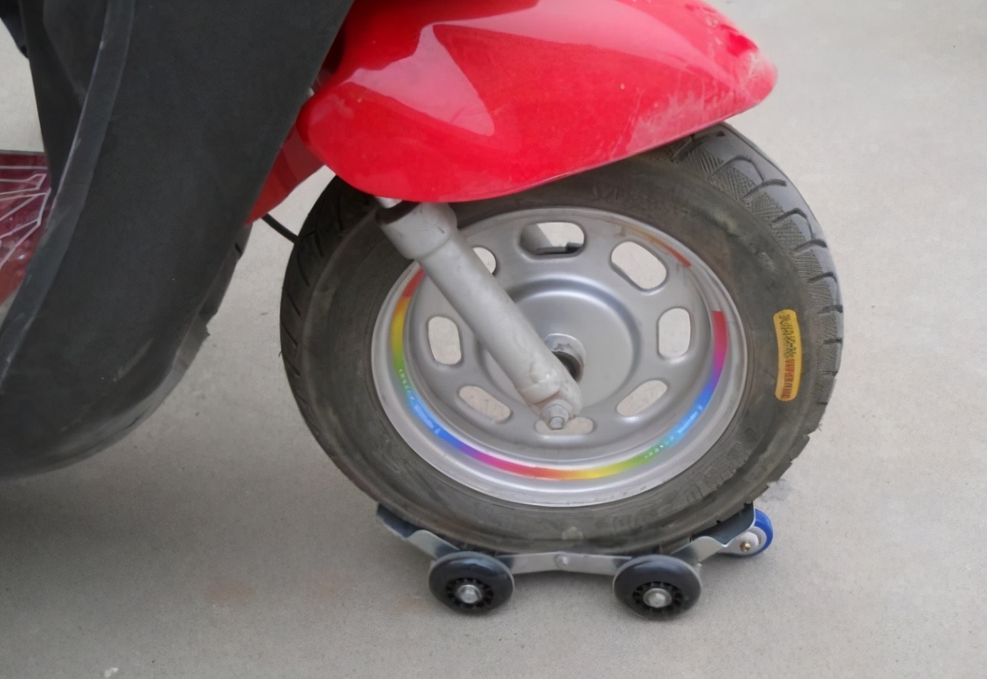 电动车没电了可以把车拉回家吗,电动车拔掉哪个插头能跑得快