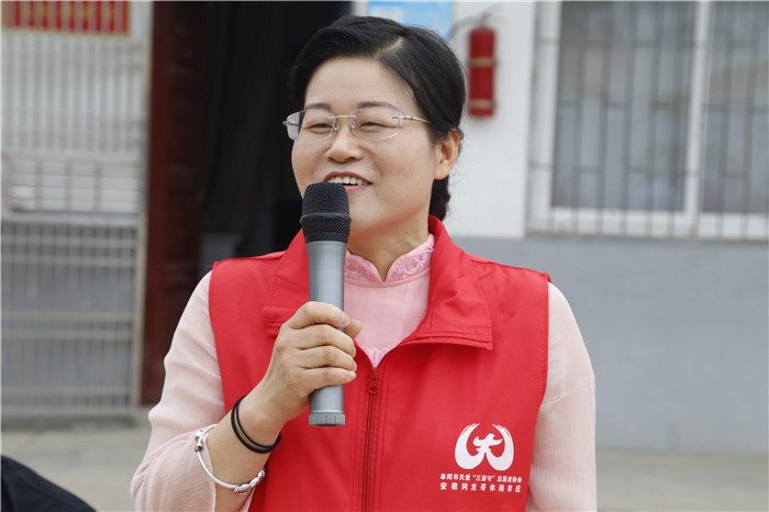 六一儿童节献爱心慰问活动,关爱困境儿童六一慰问暖童心