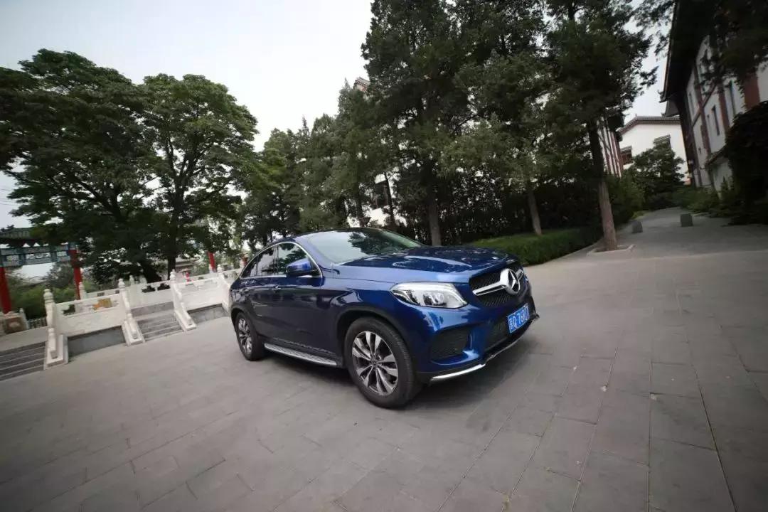gle400轿跑suv试驾评测,奔驰gle400ecoupe