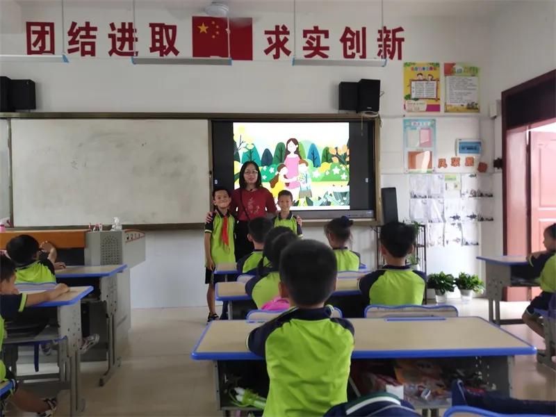 小学生教师节感恩教师活动简报,甘露寺小学开展献礼教师节活动