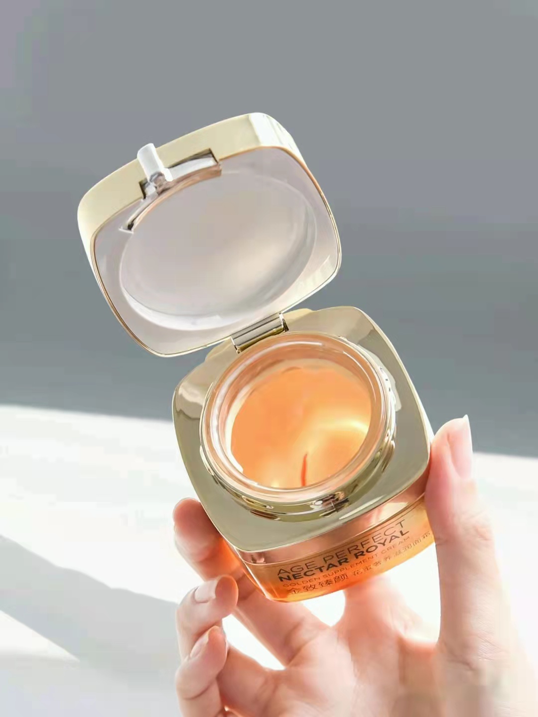 欧莱雅和赫莲娜面霜哪个好,海蓝之谜比赫莲娜好吗