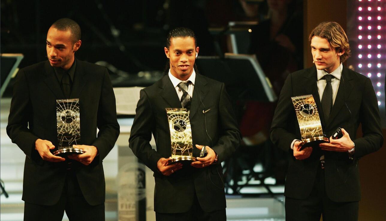 世界足坛第一人小罗,小罗从球王变囚王