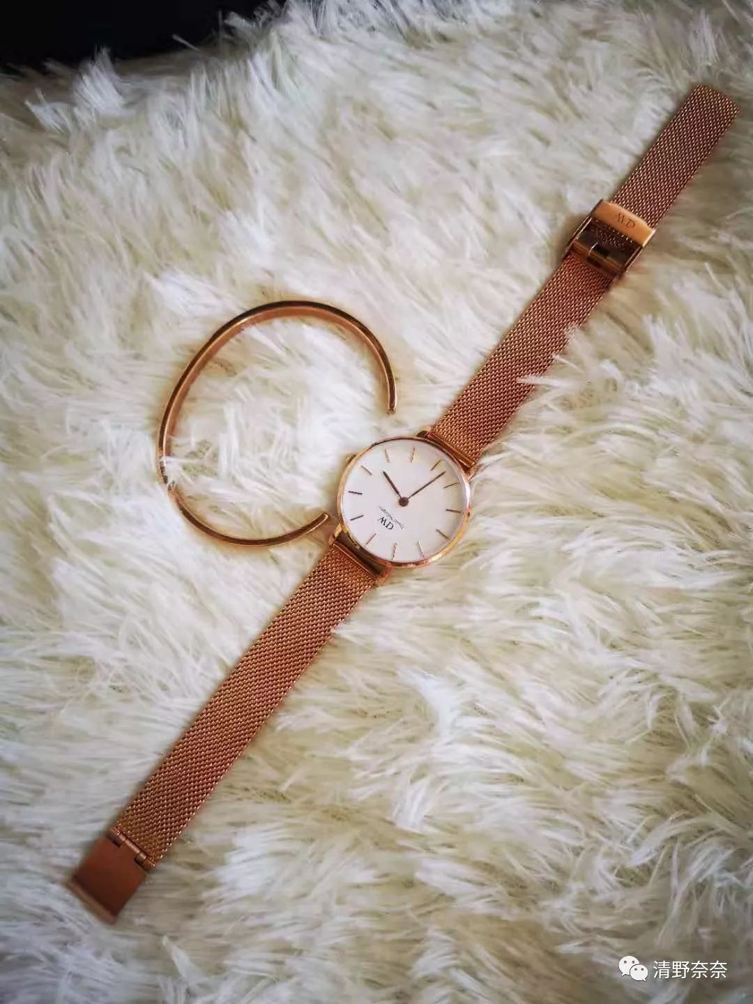 这个世界欠我,这个世界欠我一份快乐