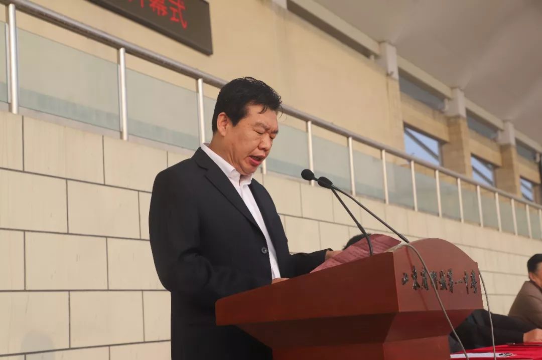 聊城一中运动会5000米,聊城一中运动会闭幕式班旗飞舞