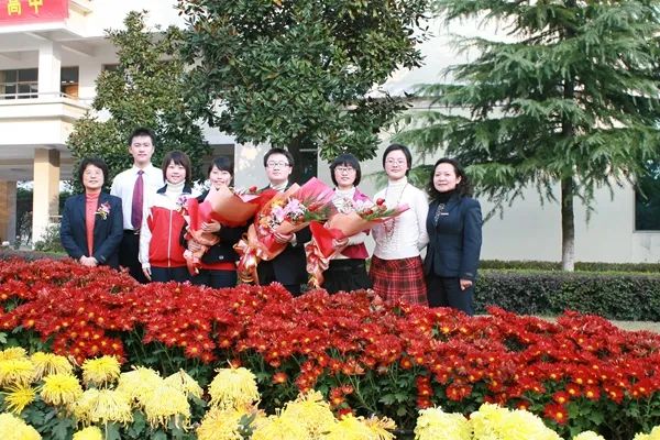 镇江实验高中在什么地方,镇江实验高中老师与学生视频