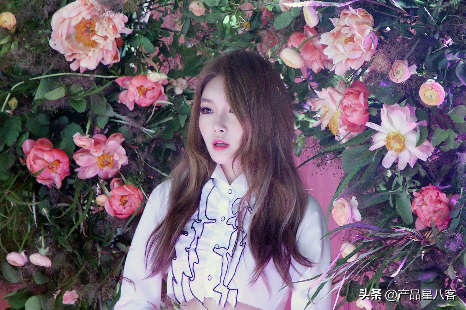 姐姐太贴心了!金请夏送伴舞队员LV包当圣诞礼物,羡慕吗?