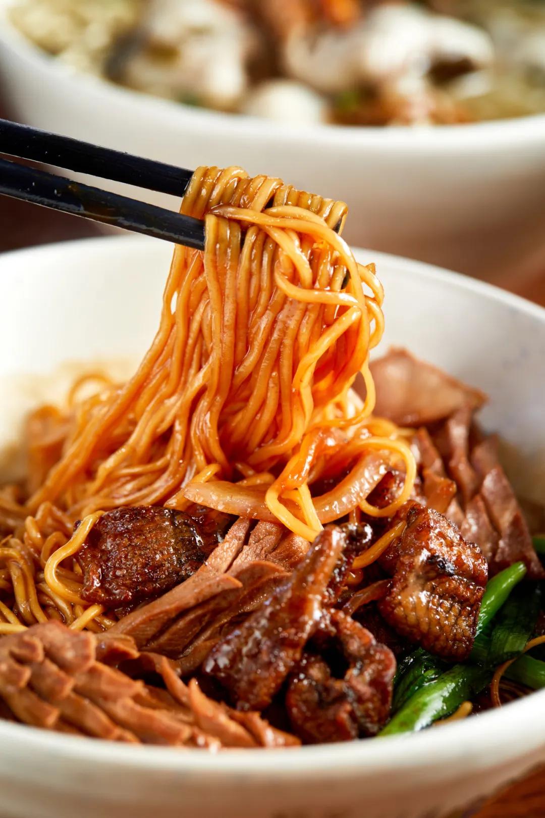 一到10月挤破头，这小镇也太好吃了吧