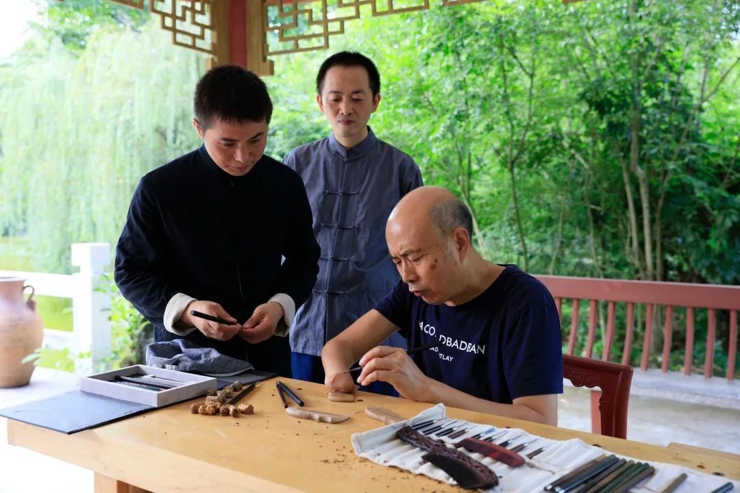 半数员工是残疾人，靠2元钱的木梳，谭木匠如何创造出10亿财富？