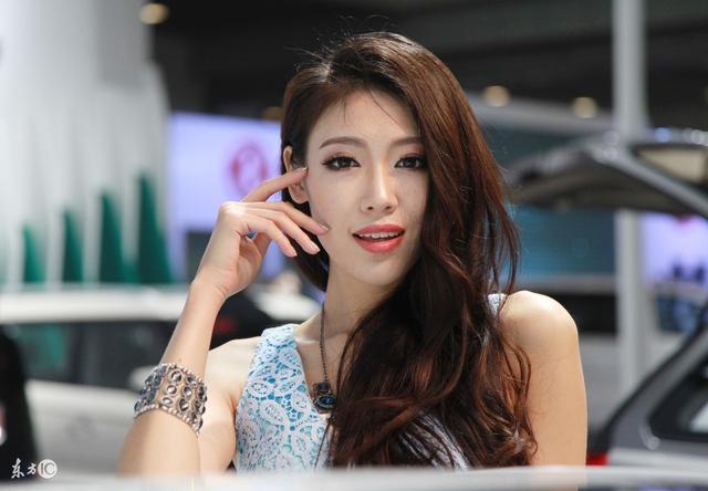 寿宴聚会废物女婿被岳母当众讽刺,家族寿宴上妻子当众被人嘲笑