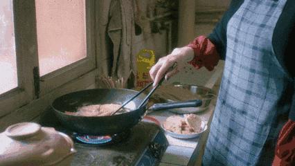 只穿高跟鞋的汪奶奶视频,只穿高跟鞋的汪奶奶多少岁