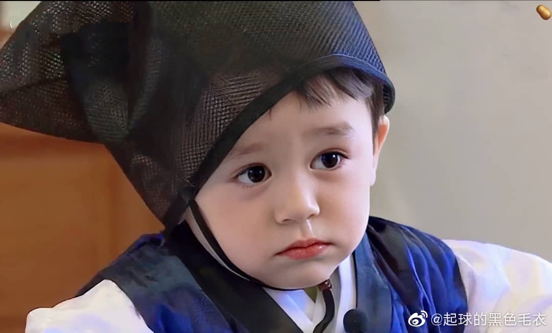 饭圈鞠婧祎虞书欣搞笑,虞书欣蹭饭王耀庆一个眼神秒怂