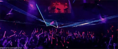 这双5D“变色鞋”火了，让光来决定颜色，做这条gai上最亮的崽