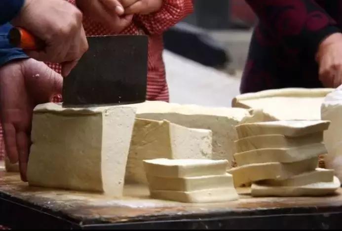 臭豆腐为什么吃了会变丑,臭豆腐非常臭吃起来越来越香