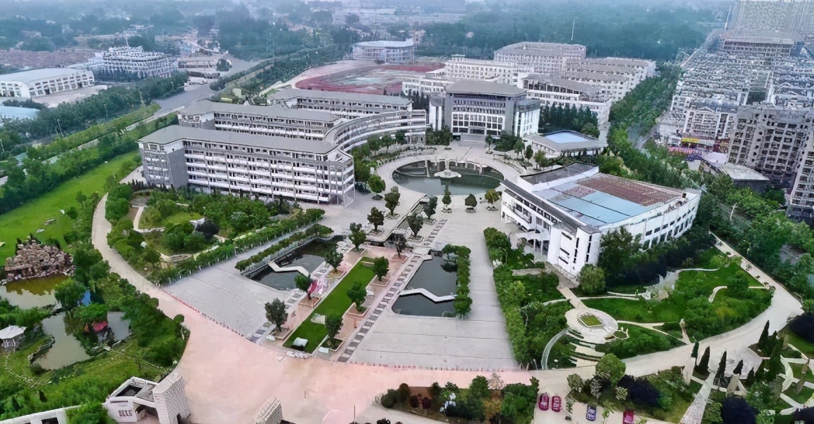 淮州中学华春莹出席80年校庆,淮州中学华春莹