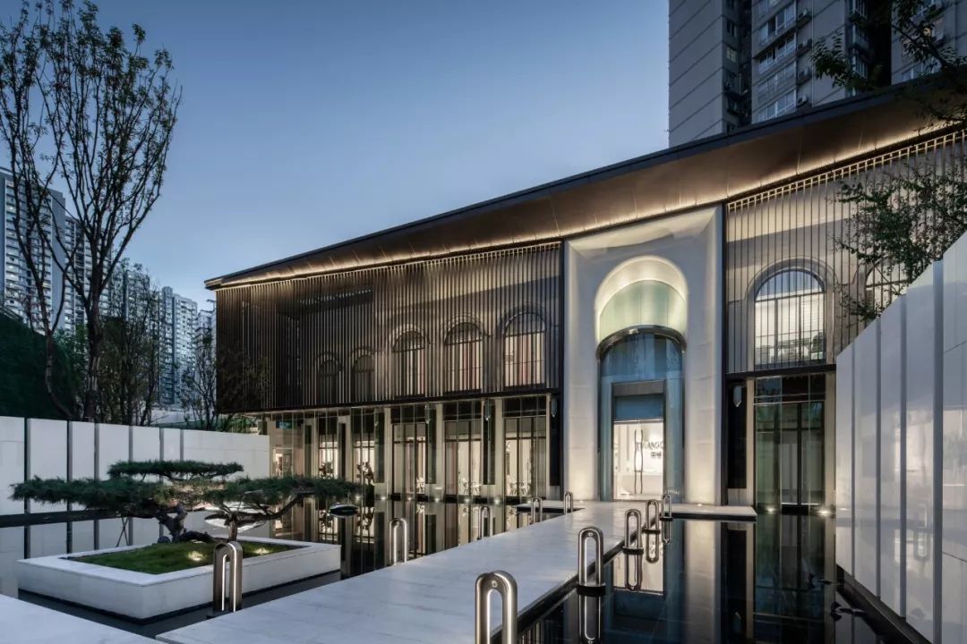 于山城邂逅一场摩登浪漫|重庆中海·天钻