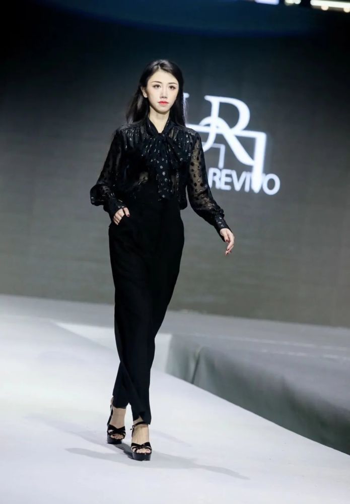 华师大理科学姐，获得“世界小姐”中国冠军，曾隐瞒父母参加艺考