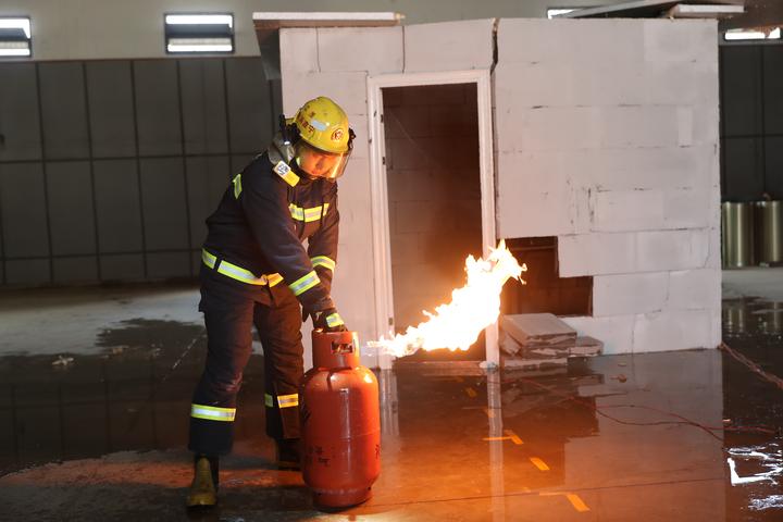 液化气爆燃事故注意事项,液化气火苗爆燃