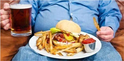 喝酒第二天胖了好几斤,为什么喝酒会瘦有的人会胖