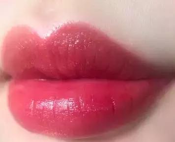 让人一眼惊艳的平价口红推荐,适合素颜的口红色号平价