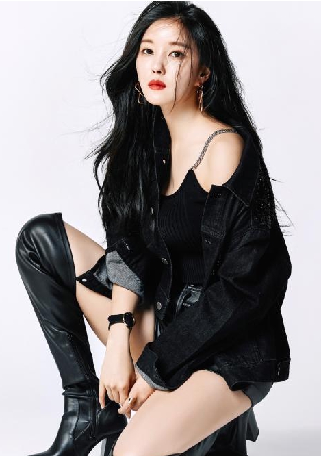 31岁的朴孝敏是韩版穿搭达人,朴孝敏nicebody黑色衣服