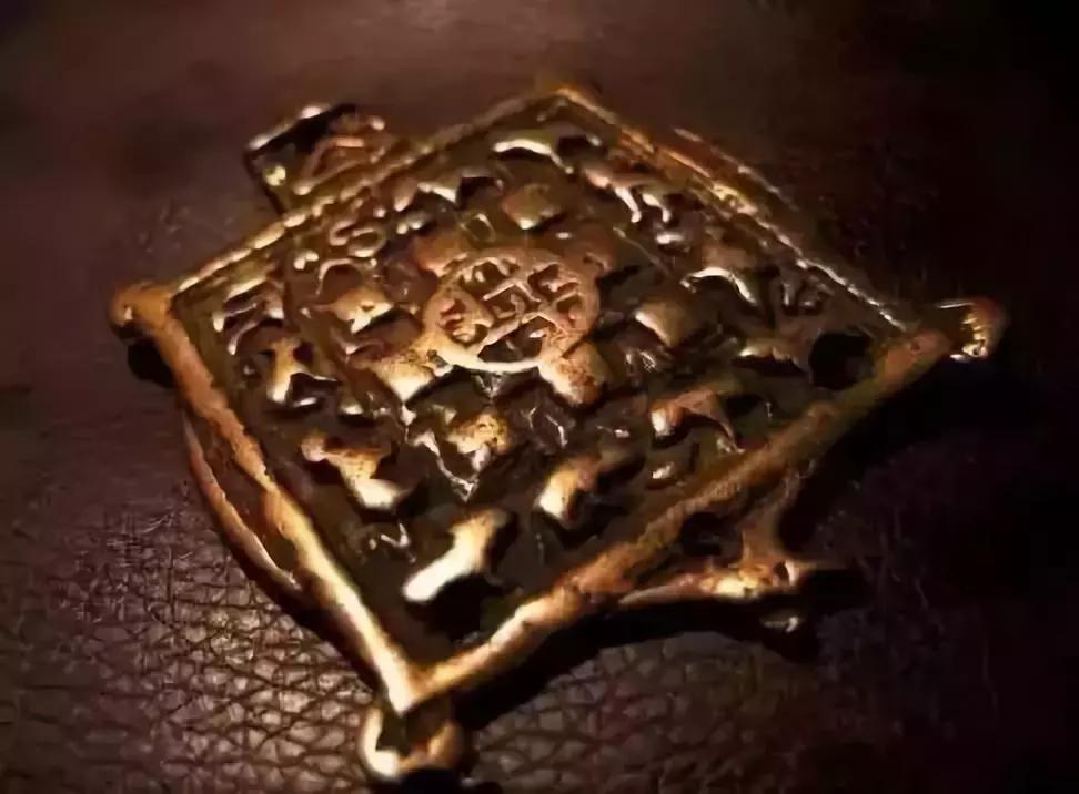 九宫八卦牌可以放床头吗,如何买到好的九宫八卦牌