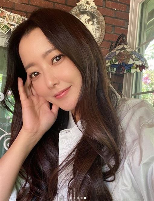 韩国第一美女，金喜善自曝自拍照，42岁长这样？