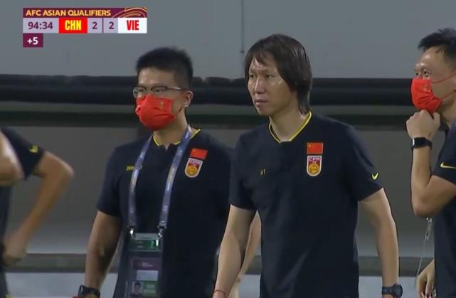 李铁输球后接受媒体采访视频,李铁被网暴