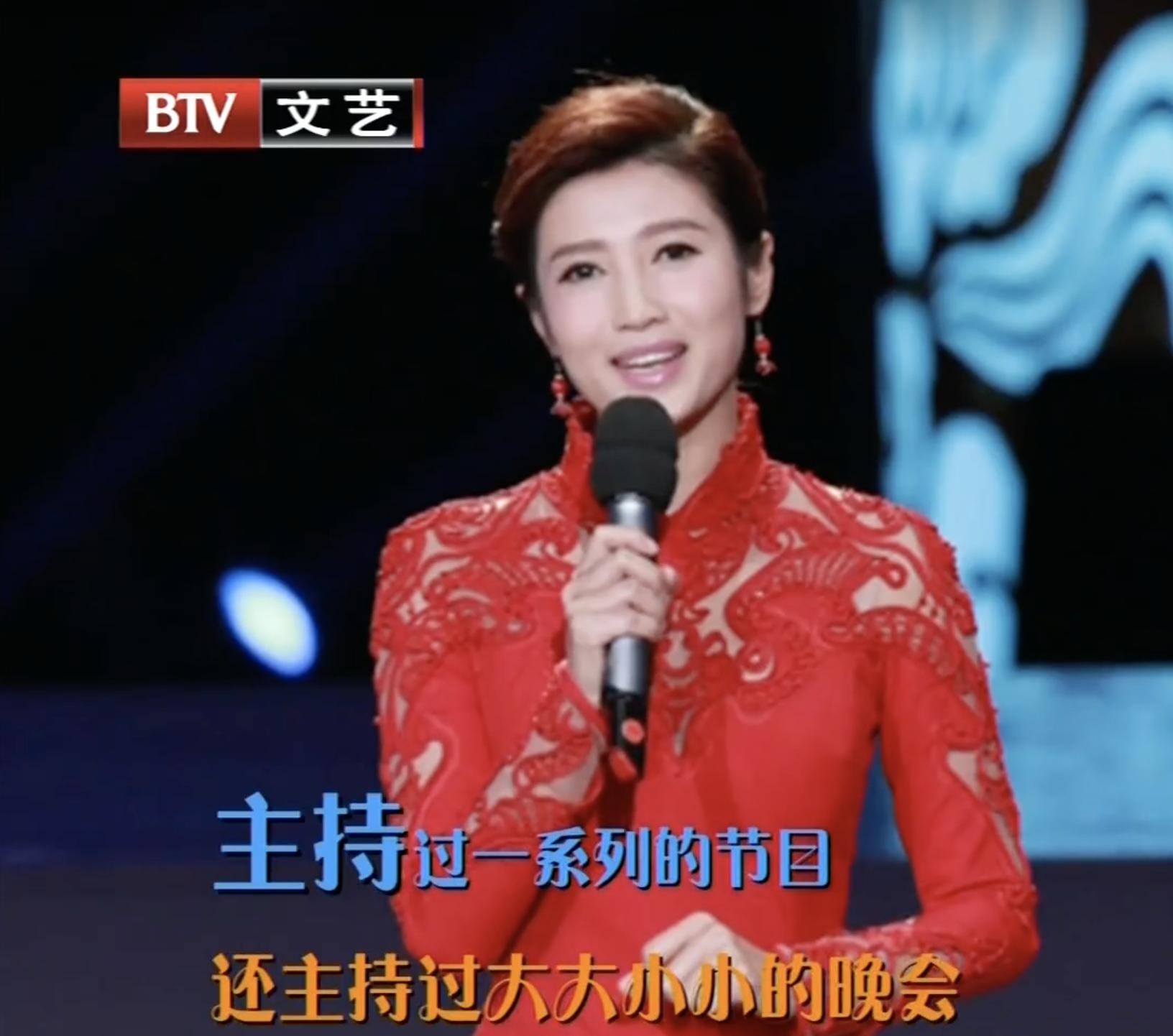 月亮姐姐李梓萌刚强春妮合照,春妮月亮姐姐李梓萌刚强同台