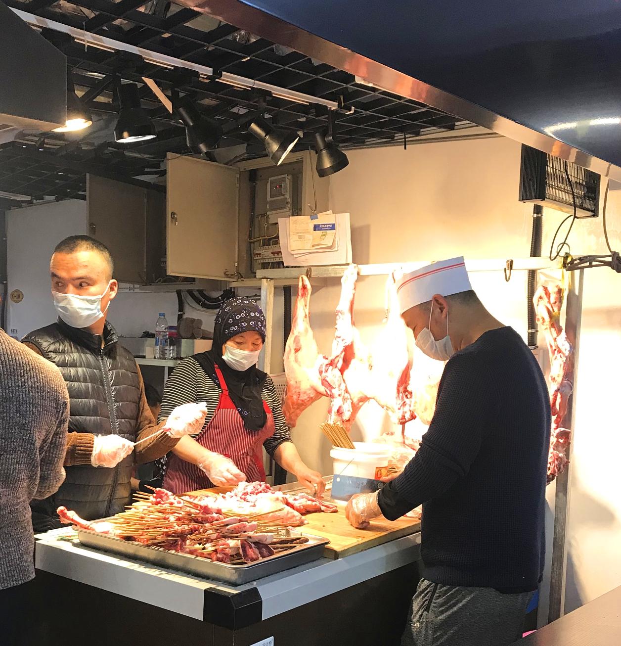 南门街上的夜市,银川夜市南门广场