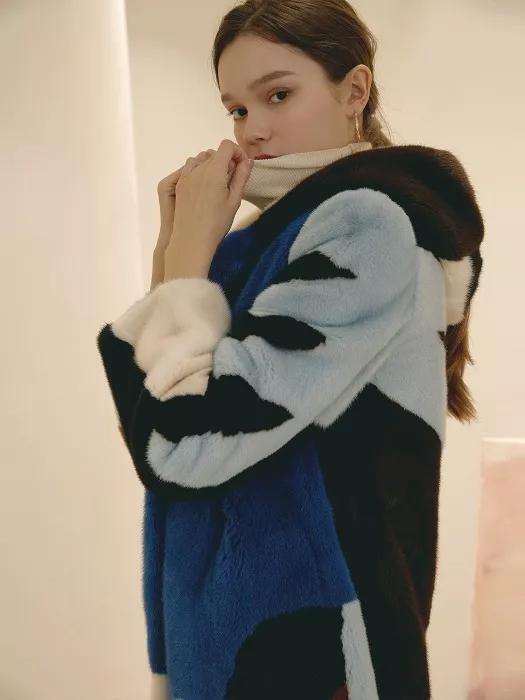 孔孝真同款衬衫豹纹绿色,孔孝真穿搭都是什么品牌