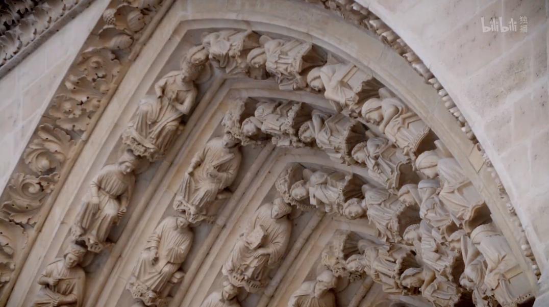 被大火烧毁的法国建筑,法国地标建筑着火