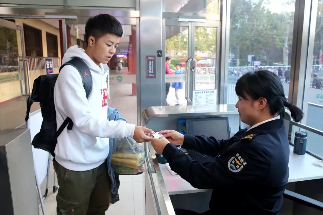 42个车站实行电子客票,已经订好火车票怎么乘车