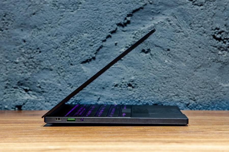 雷蛇2020款灵刃玩魔兽,雷蛇灵刃2020款有必要换2021款吗