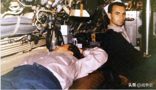 蛙人潜入海底军舰,最新潜艇真实事件