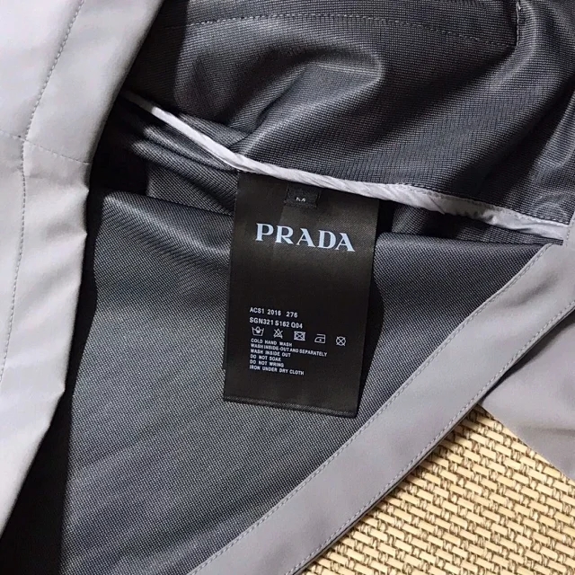 普拉达prada限定冲锋衣,普拉达的冲锋衣